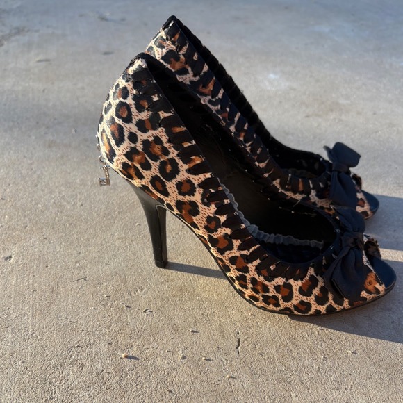 Y2K Penthouse Leopard Print Peep Toe Heels Satin Bow Charm Stiletto Pumps 6 - Picture 2 of 5